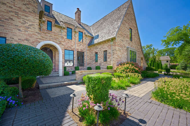 Property Photo: 31 Concord Drive IL 60523