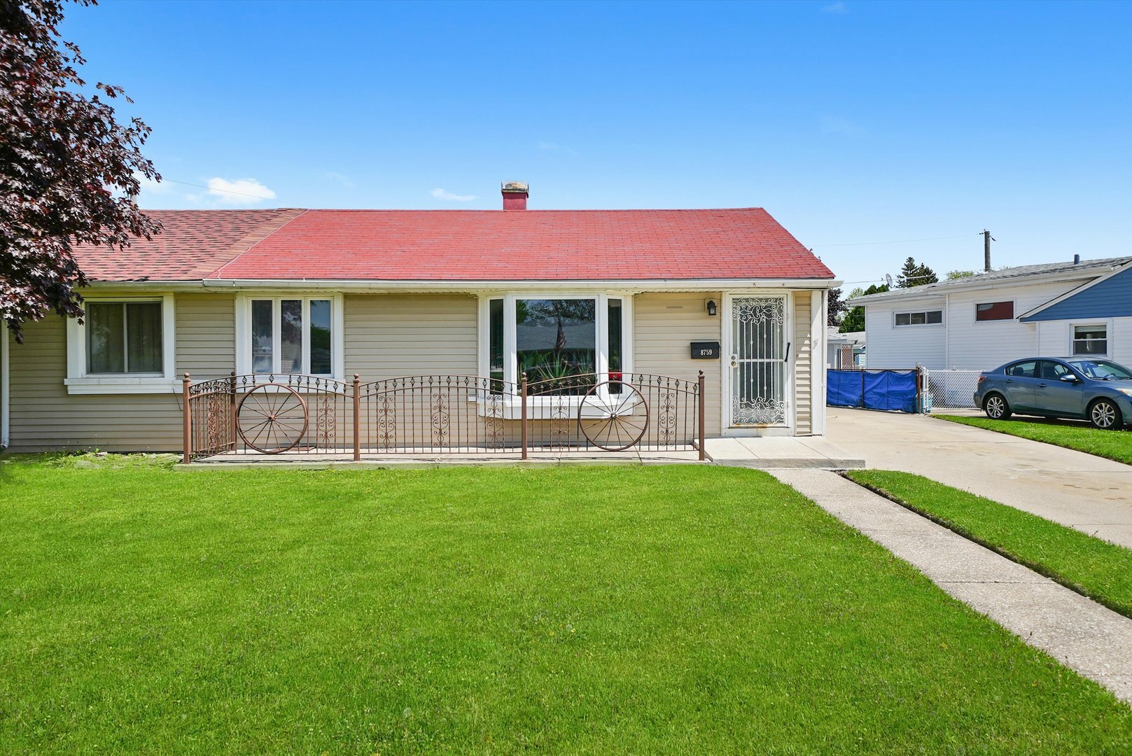 Property Photo: 8759 S Kilbourn Avenue IL 60456