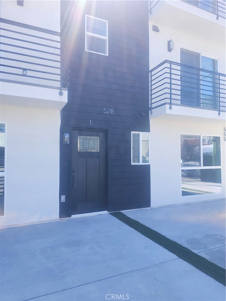 5218 Auckland Avenue 1  North Hollywood CA 91601 photo