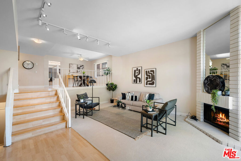 Property Photo: 4631 Alla Road 9 CA 90292
