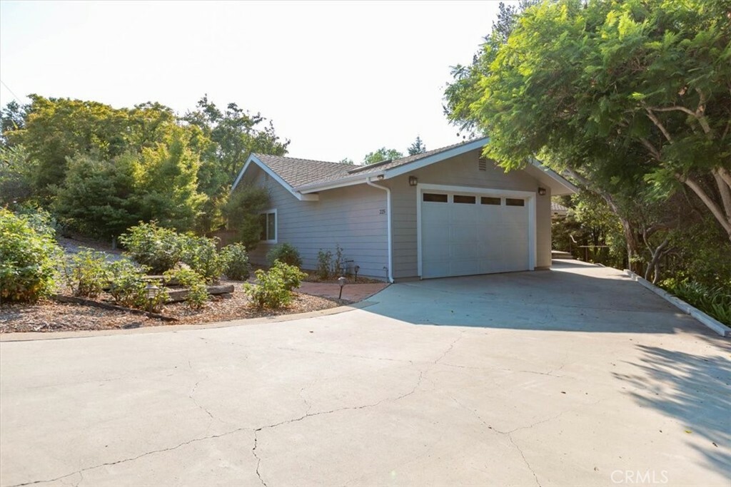 Property Photo:  225 Hacienda Avenue  CA 93401 