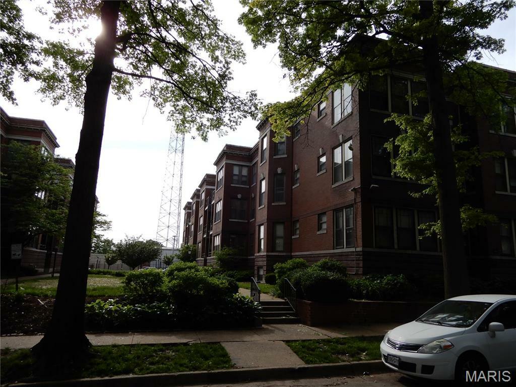 Property Photo: 533 Clara Avenue 1E MO 63112