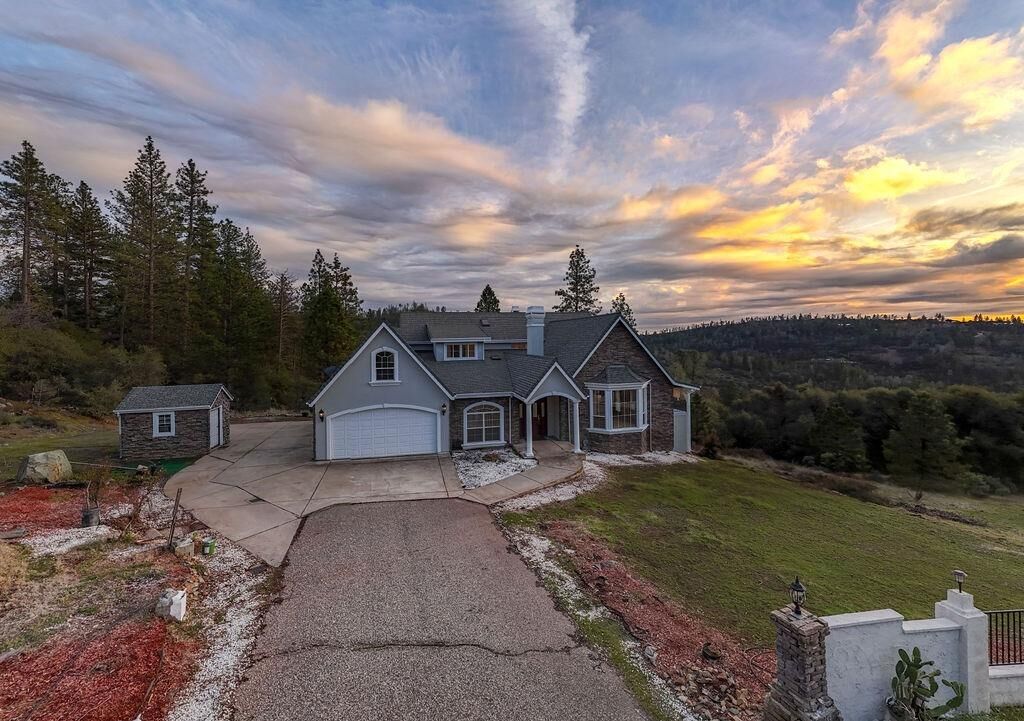 Property Photo: 10246 Ranch Road CA 95975