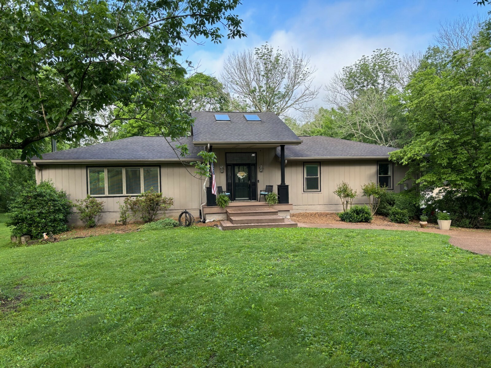 Property Photo:  113 Karen Dr  TN 37122 