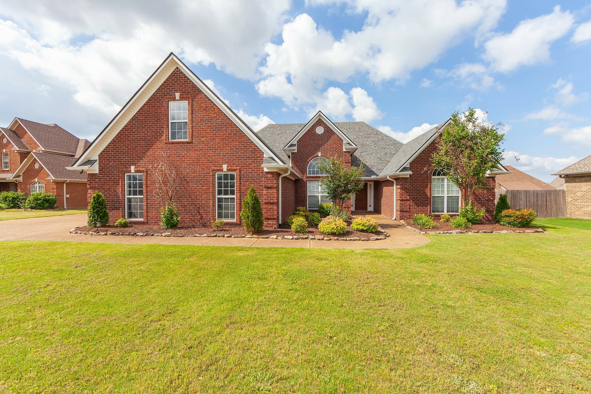 Property Photo: 315 Short Leaf Dr TN 38355