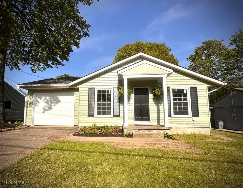 Property Photo: 409 Washington Street OH 44431