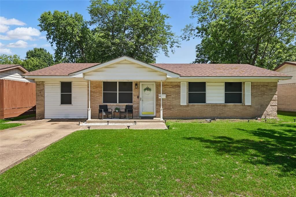 Property Photo: 2433 Loyce Drive TX 75149