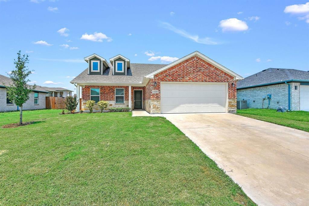 Property Photo: 1104 Silverton TX 75092