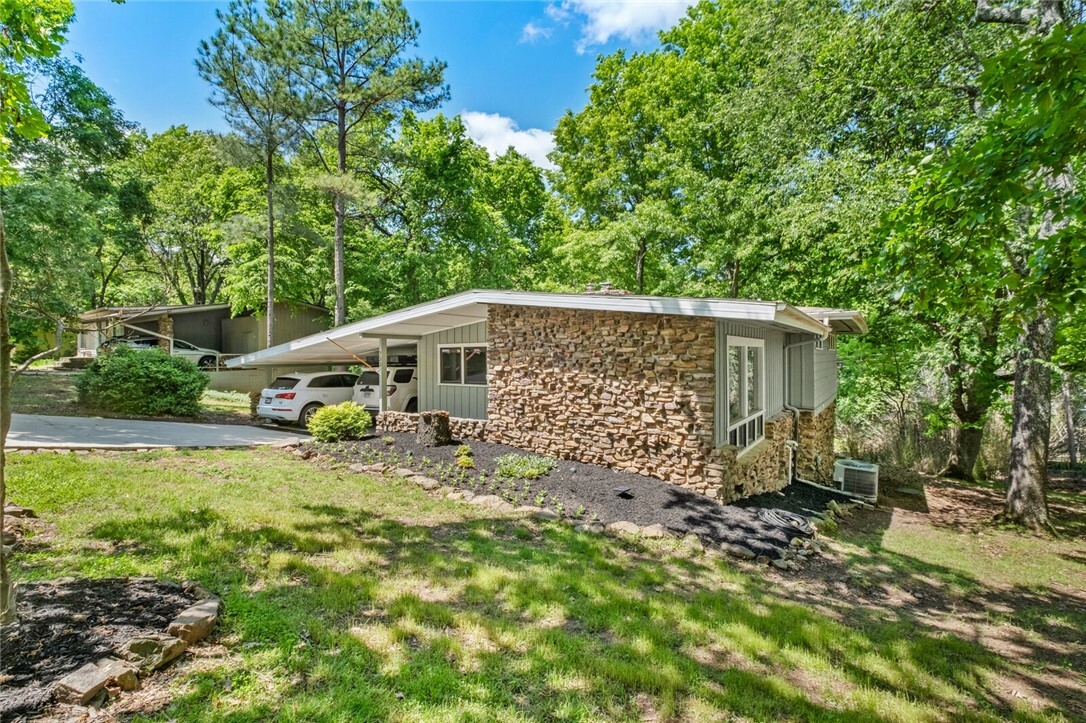 Property Photo: 733 N Crest Drive AR 72701