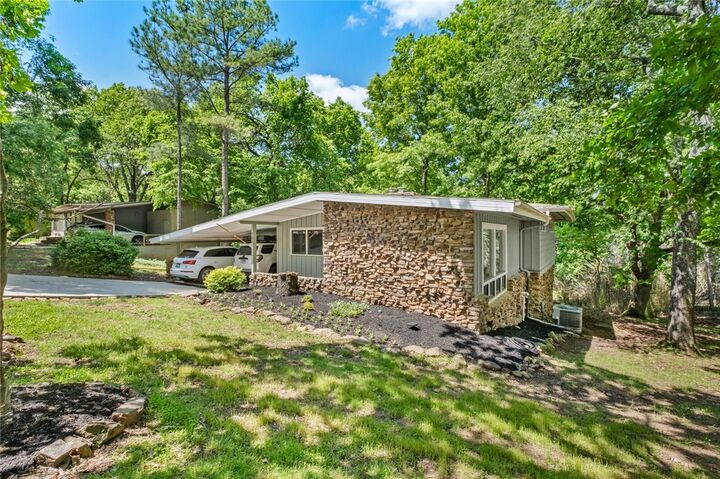733 N Crest Drive  Fayetteville AR 72701 photo