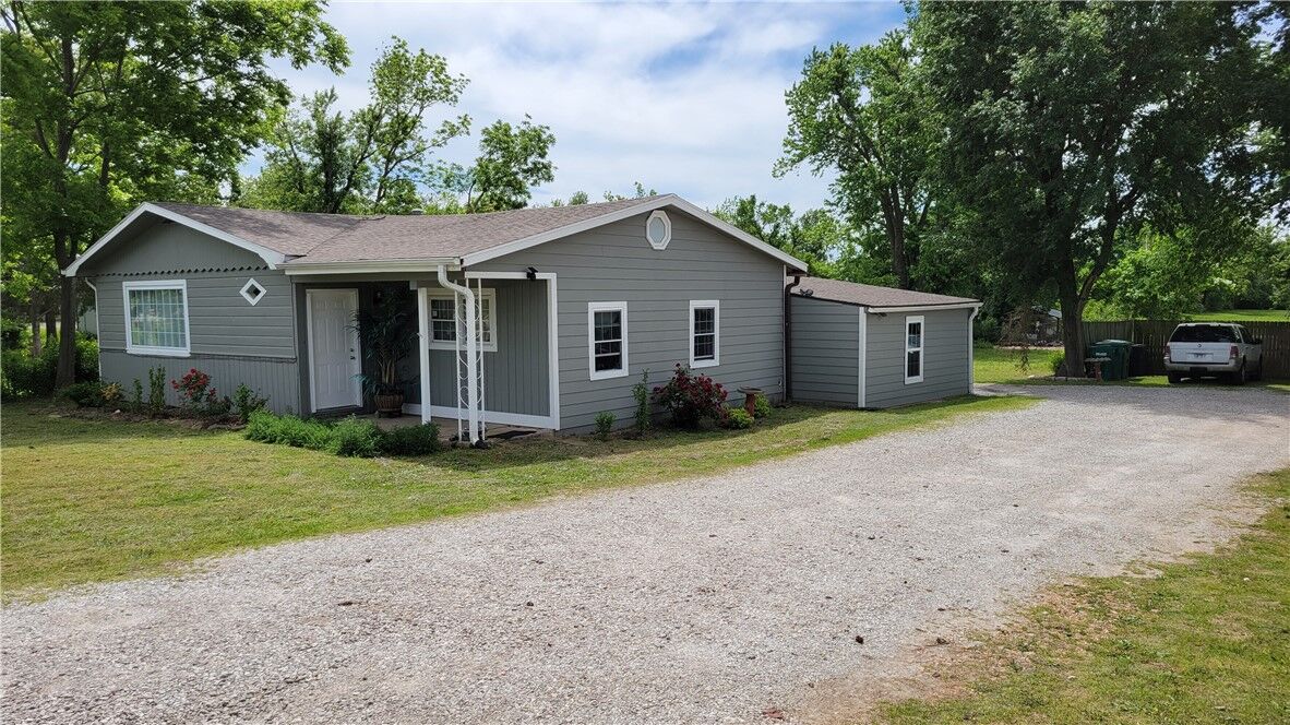 Property Photo:  1106 W Olrich Street  AR 72756 