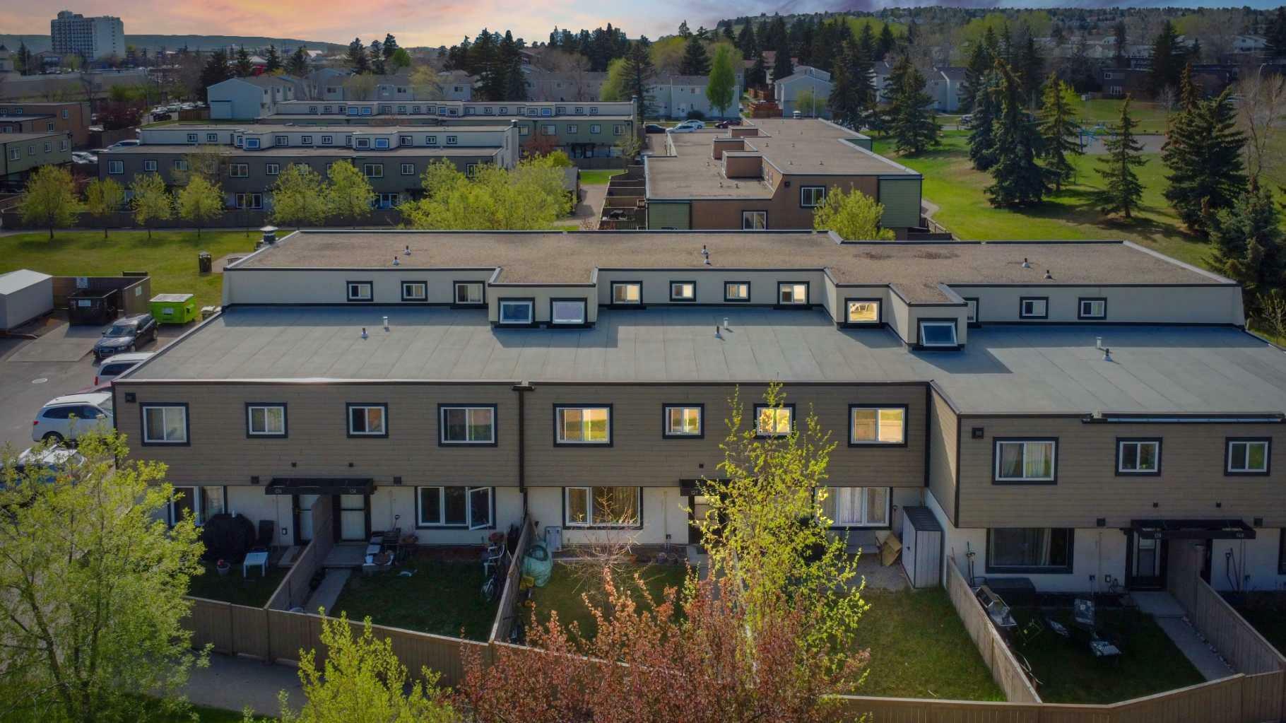 Property Photo:  3809 45 Street SW 137  AB T3E 3H4 