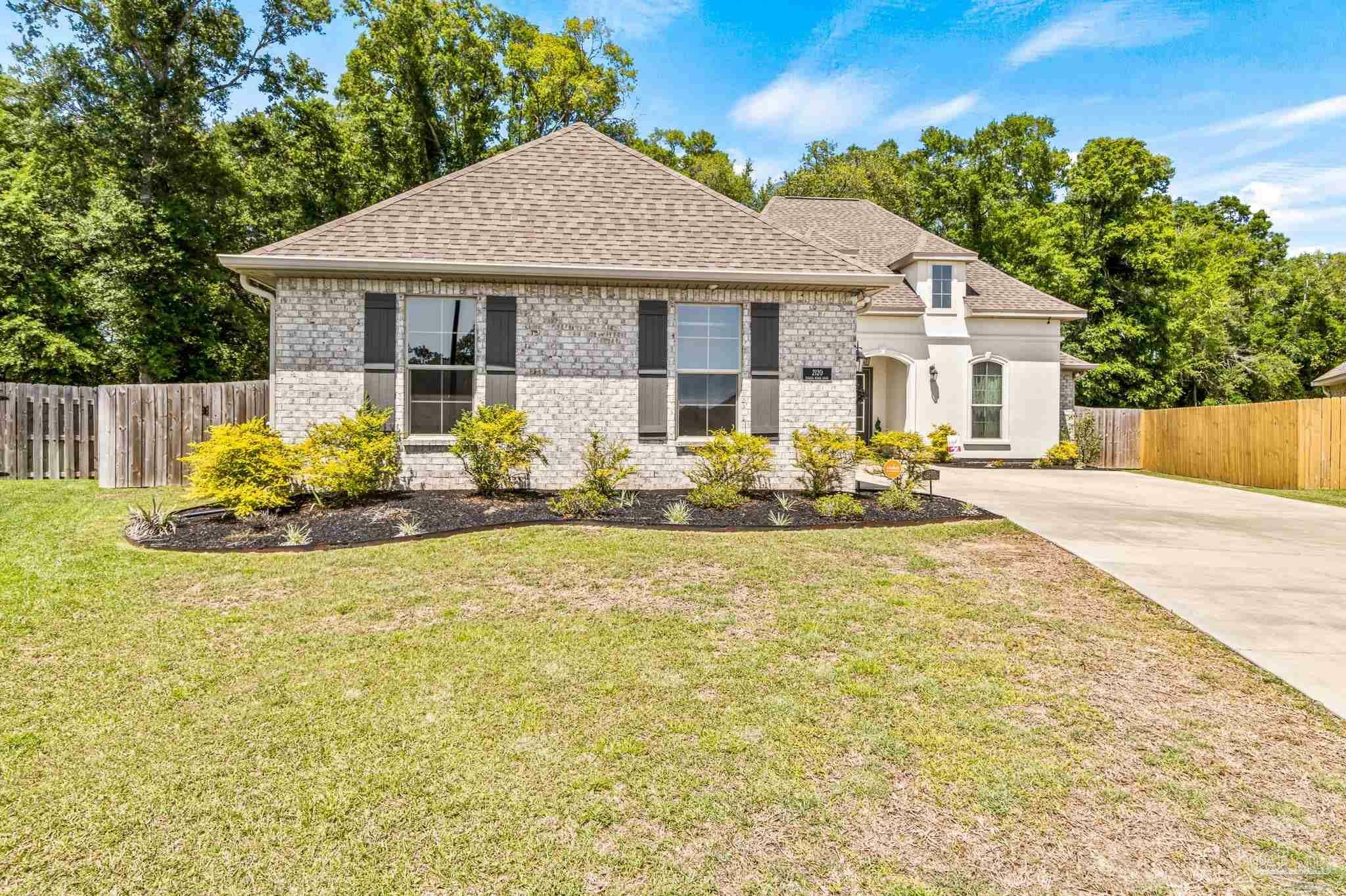 Property Photo: 2120 Eagles Ridge Cv FL 32533