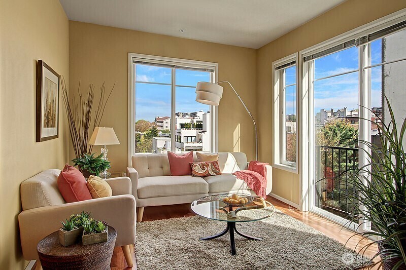 Property Photo: 124 Bellevue Avenue E 706 WA 98102