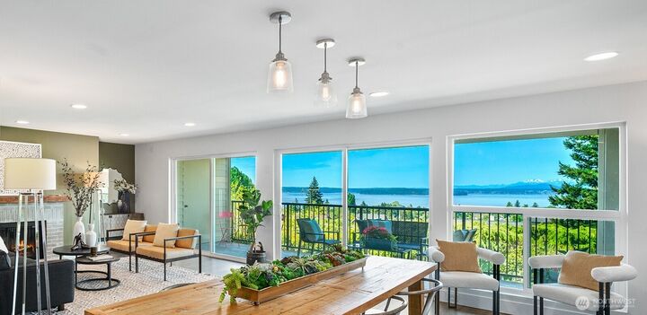 5025  California Avenue SW 204  Seattle WA 98136 photo