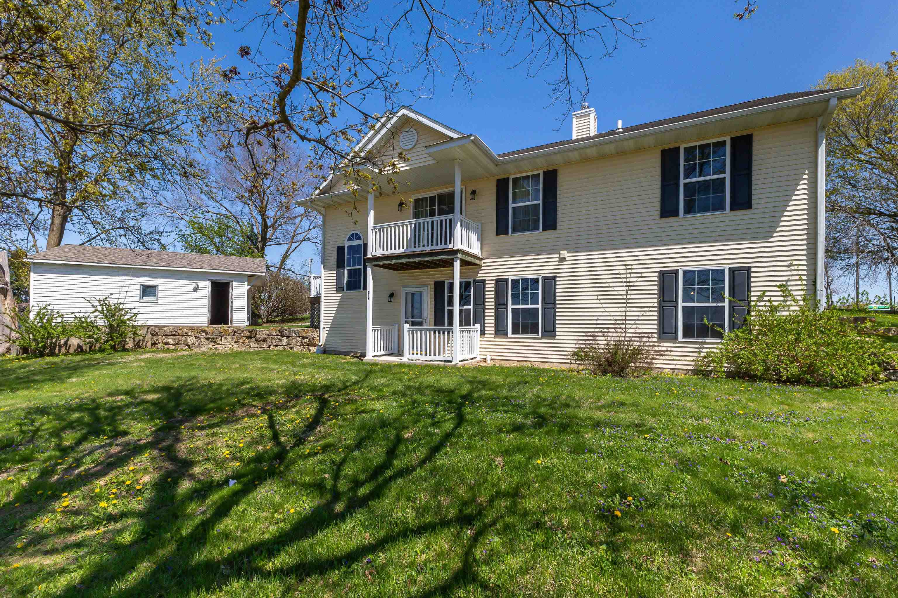 Property Photo: 315 N Ash Street IL 61028