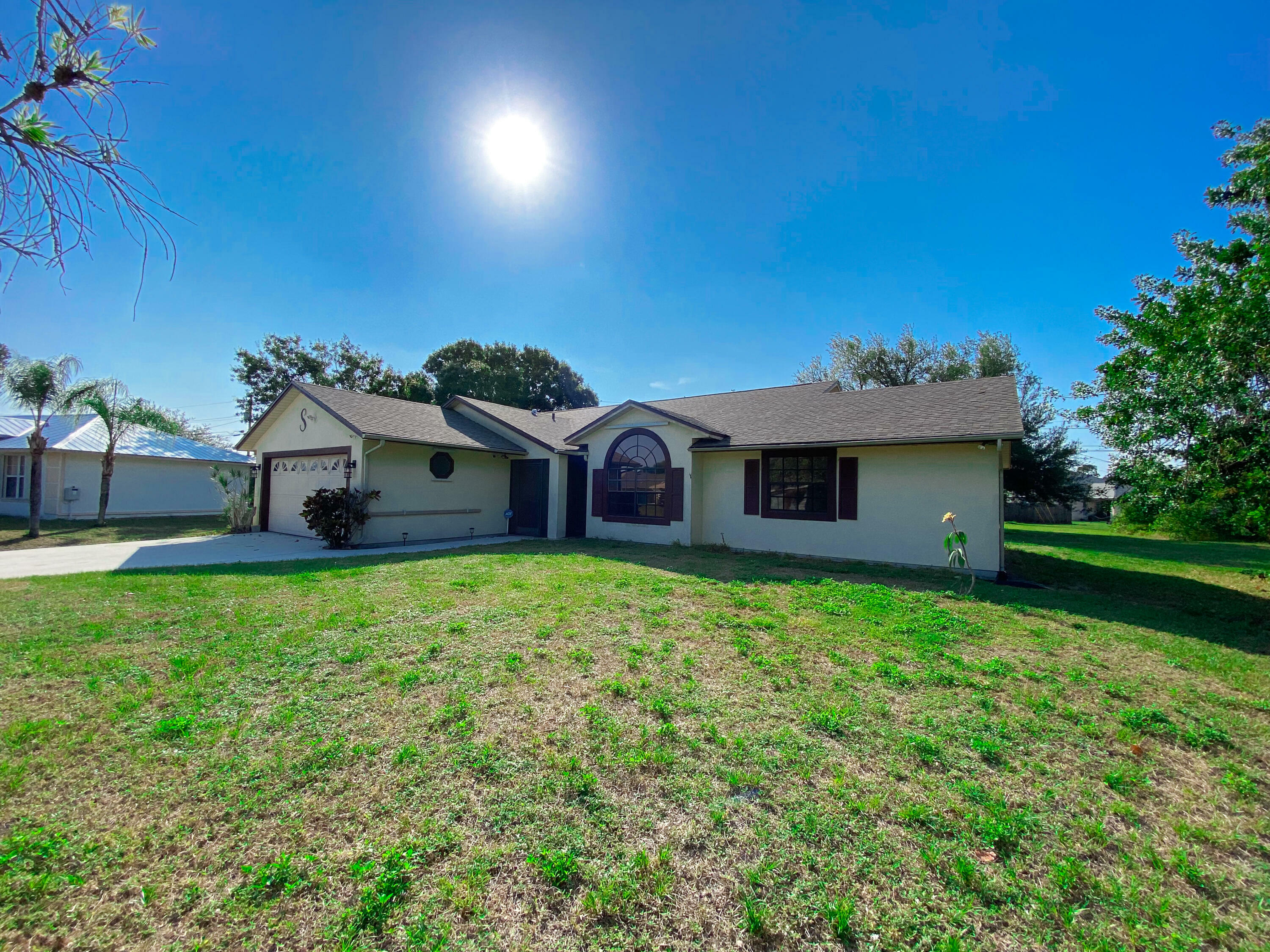Property Photo: 1024 SW Di Lido Lane FL 34953