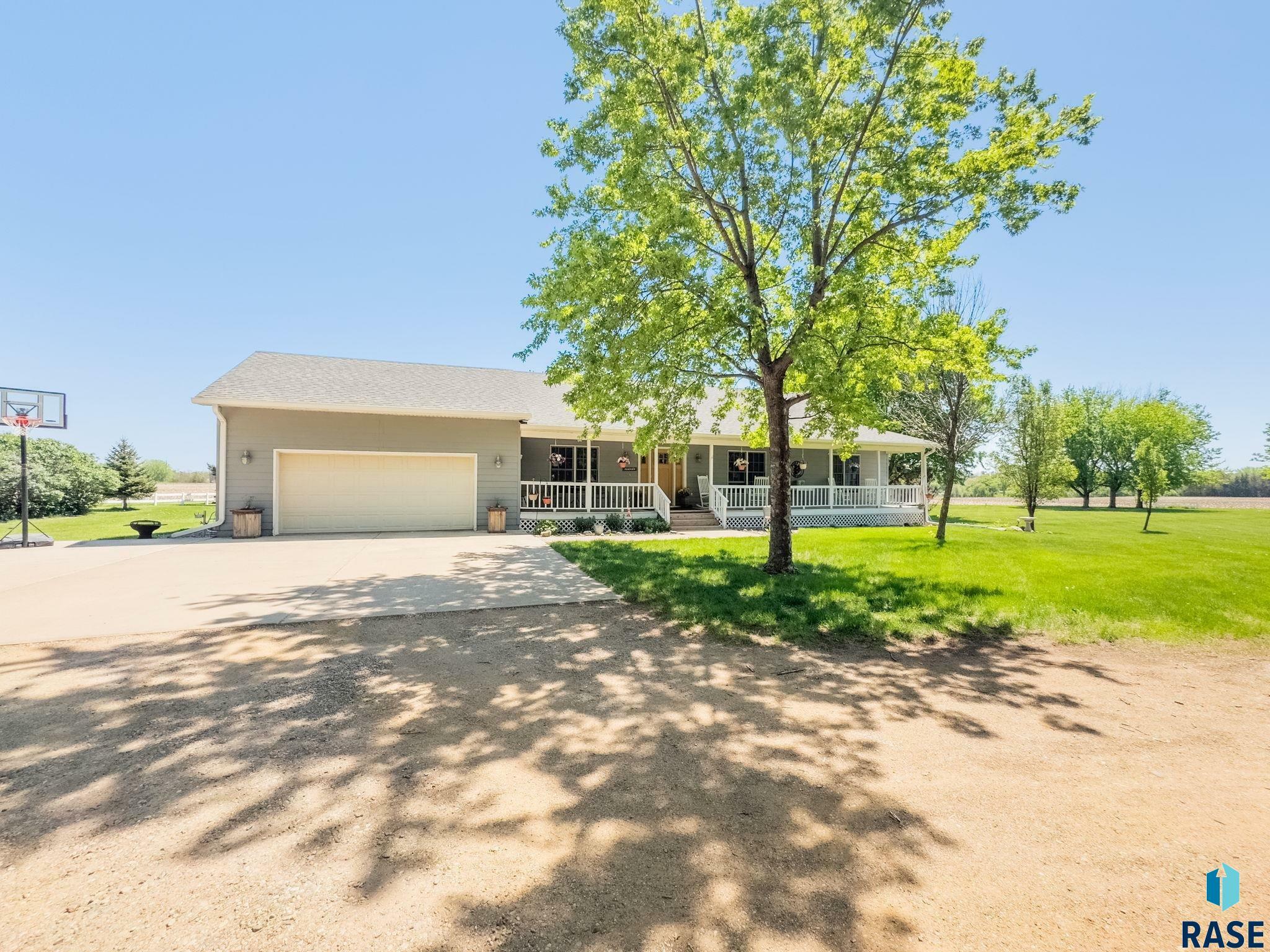 Property Photo: 720 N West St SD 57013