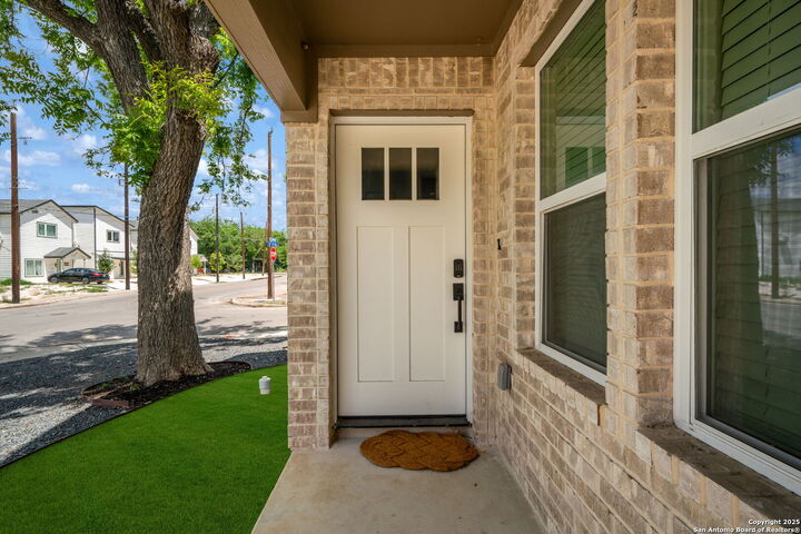Property Photo:  1104 S Gevers St  TX 78203 