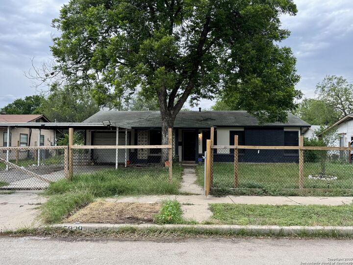 Property Photo: 5039 Bayhead TX 78220