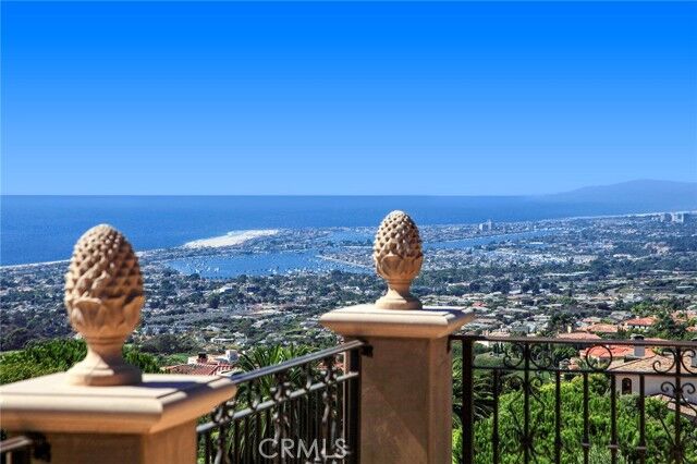 Property Photo:  12 Skyridge  CA 92657 