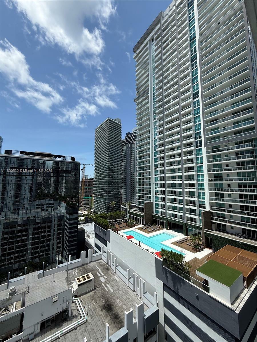 Property Photo: 1060 Brickell Ave 1811 FL 33131