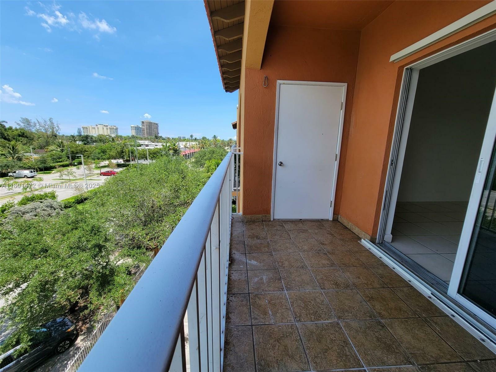 Property Photo: 1300 NE 109th St 405 FL 33161