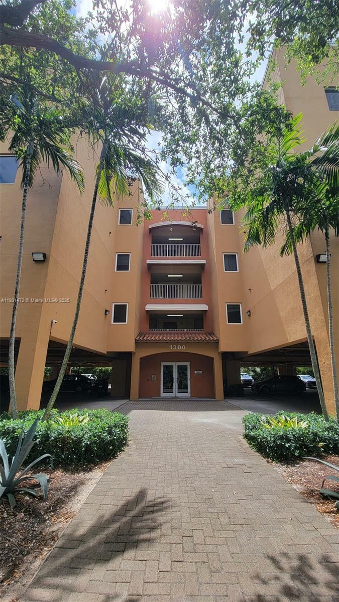 Property Photo: 1300 NE 109th St 405 FL 33161