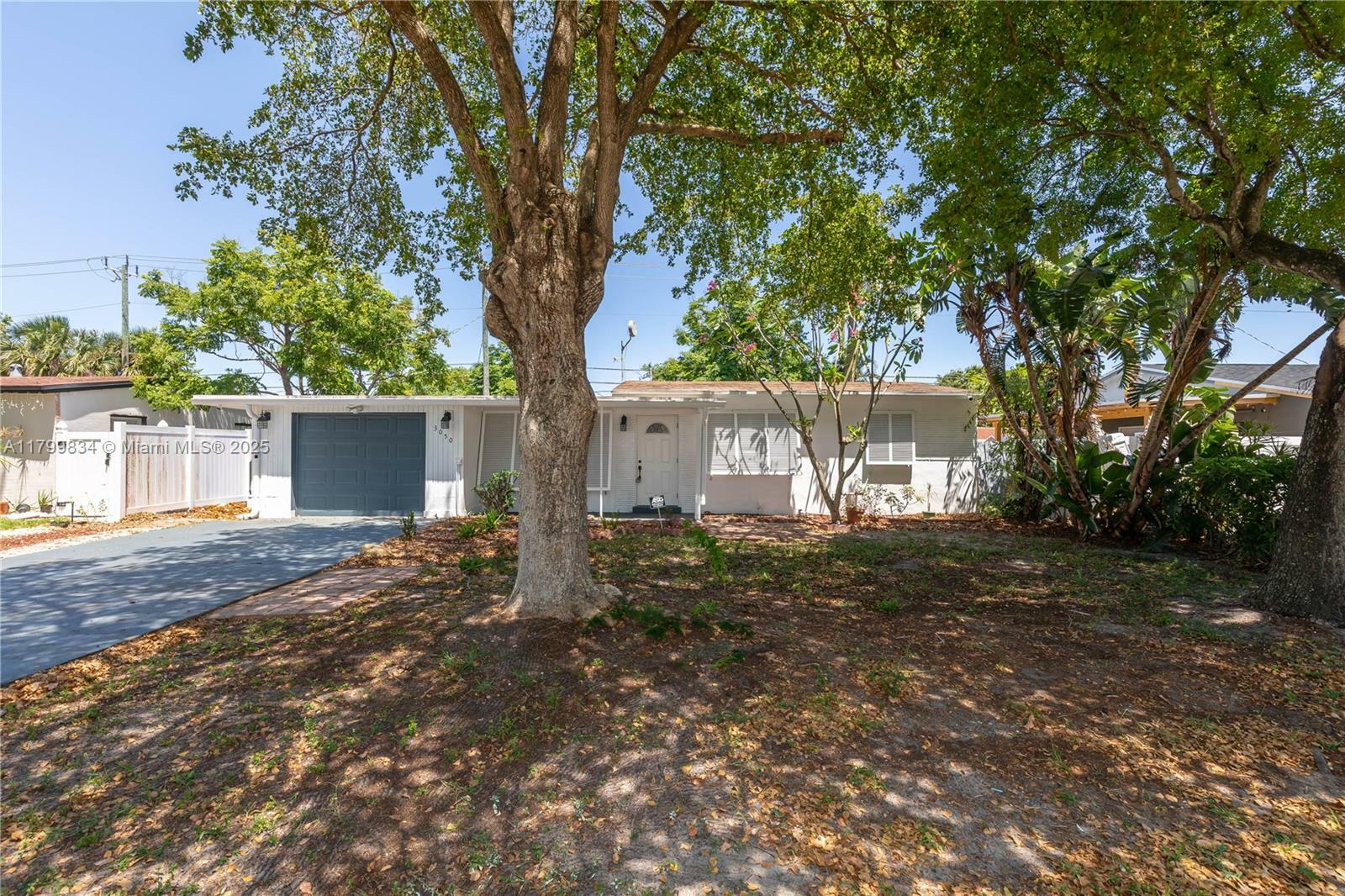 Property Photo: 3050 NE 13th Ave FL 33064