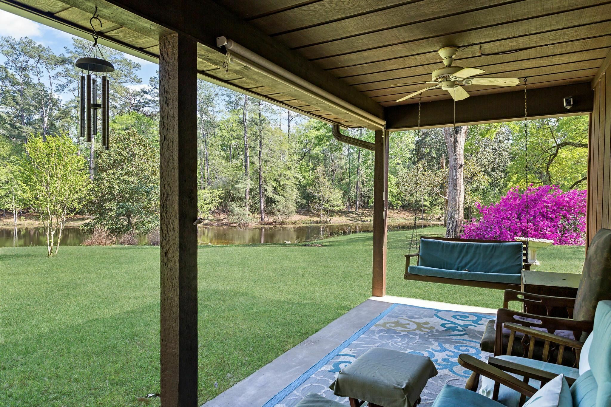 Property Photo: 527 E Walton TX 77657