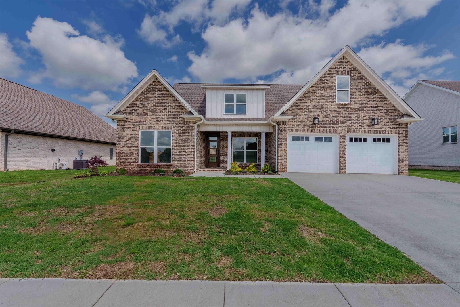 Property Photo: 153 Ashbey Cir AL 35661 - MUSCLE S