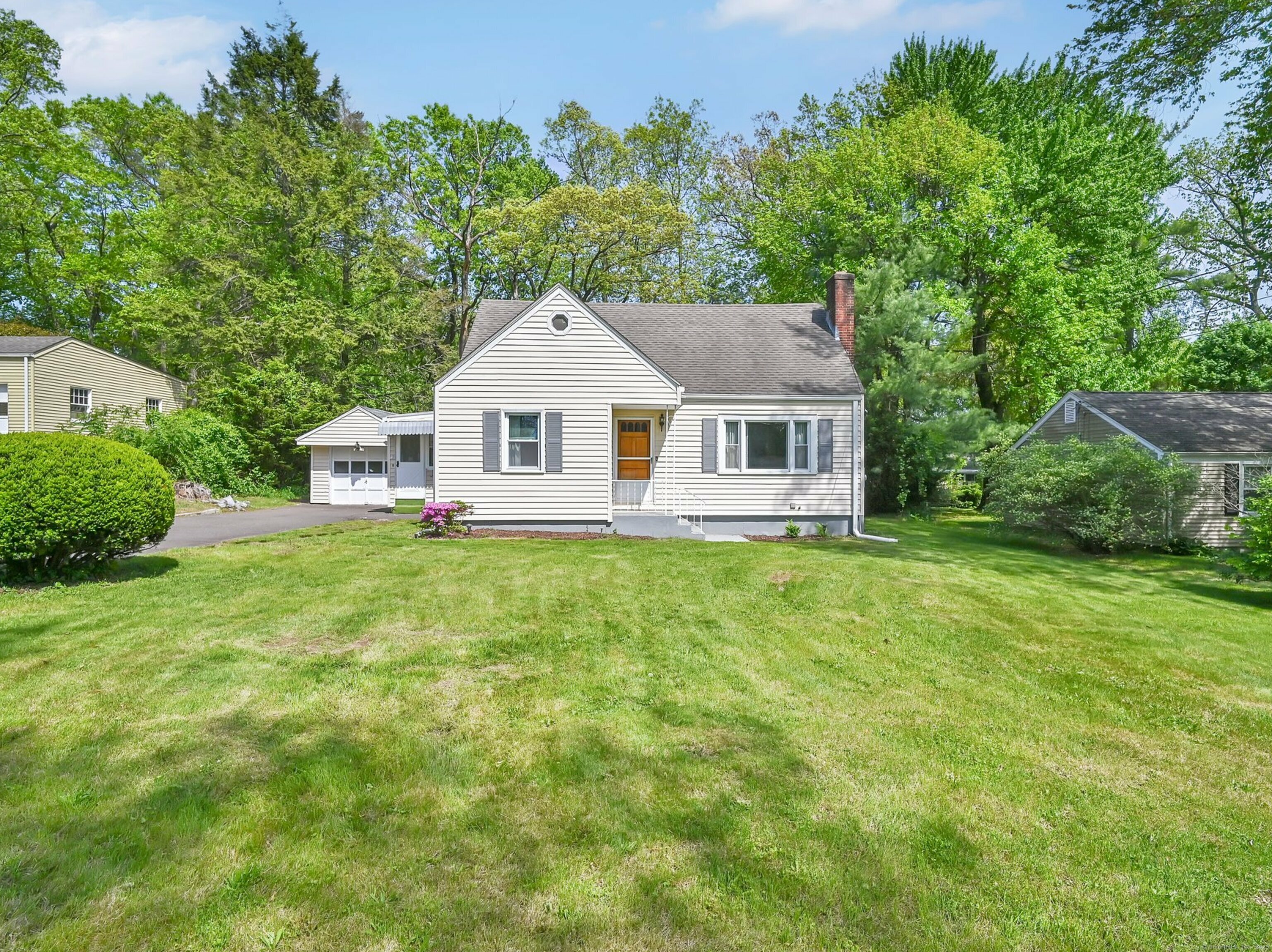Property Photo: 23 Sunnyside Circle CT 06095