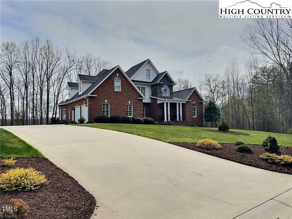 Property Photo: 1660 Skyland Drive NC 28697