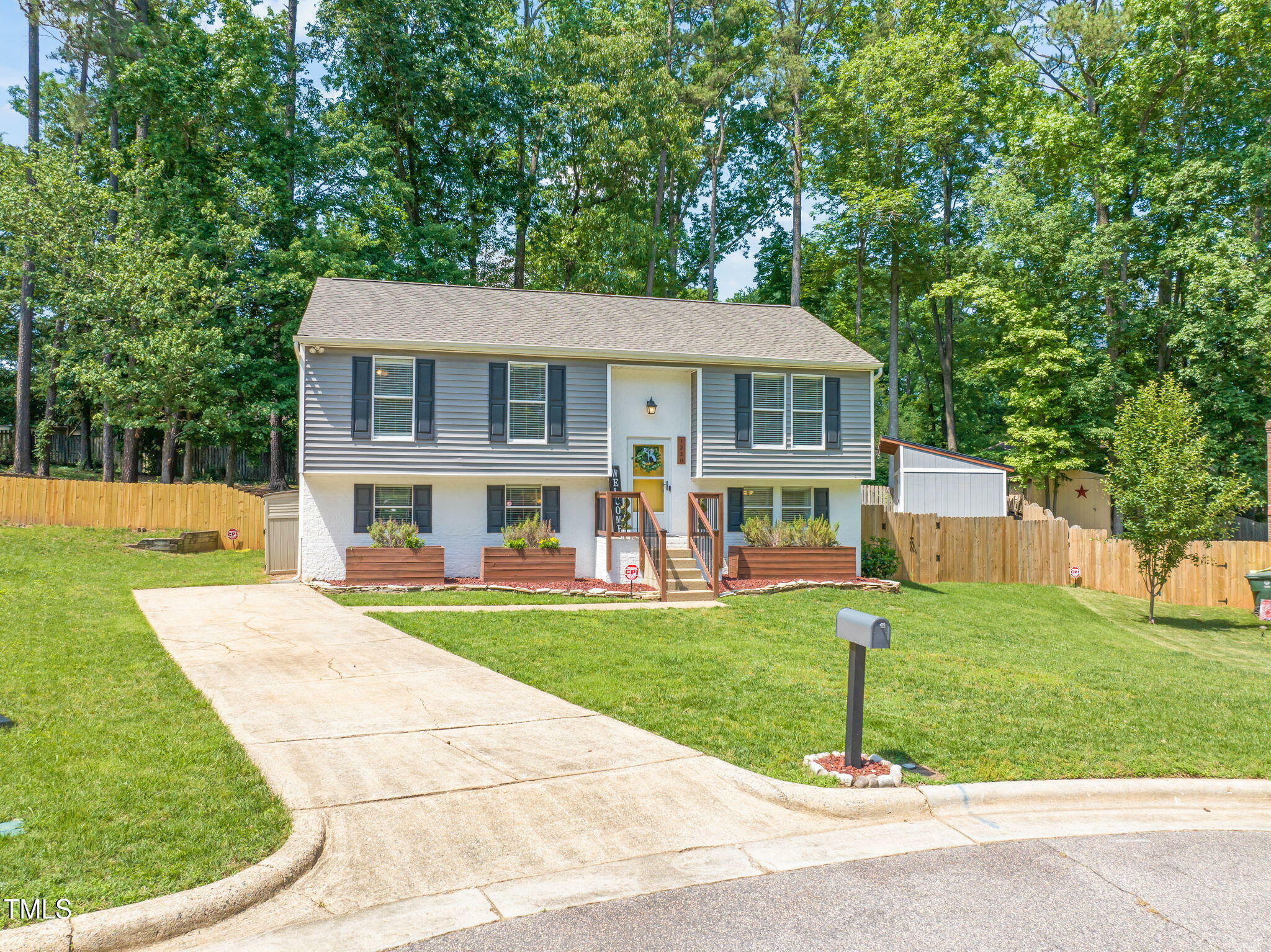 Property Photo: 1220 Sherbrooke Court NC 27612