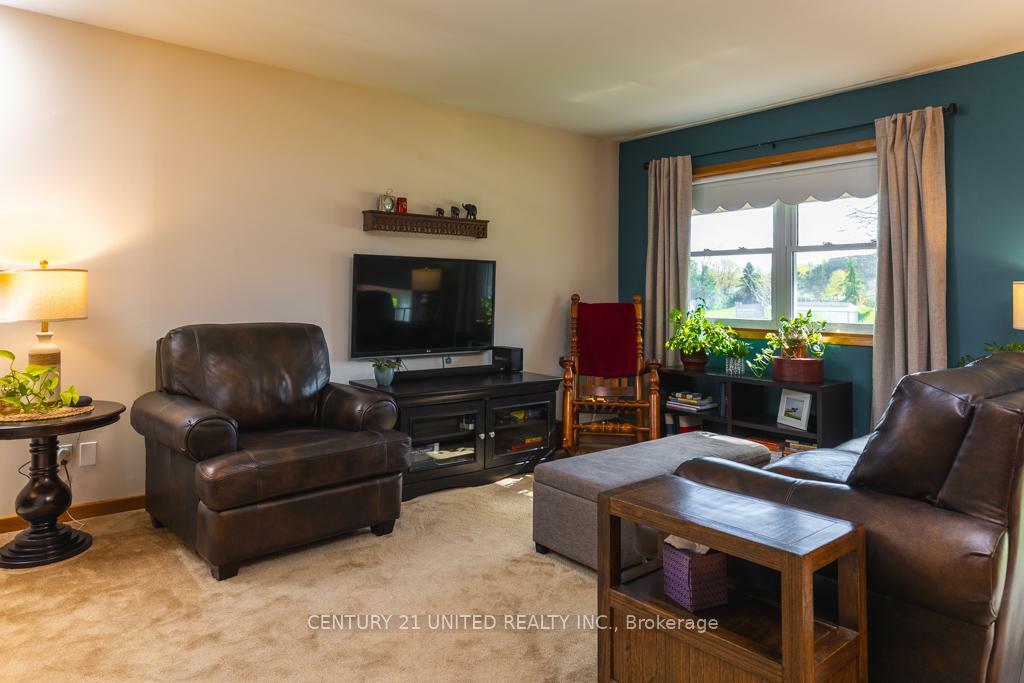 Photo de la propriété: 960 Barnardo Avenue ON K9H 5X1