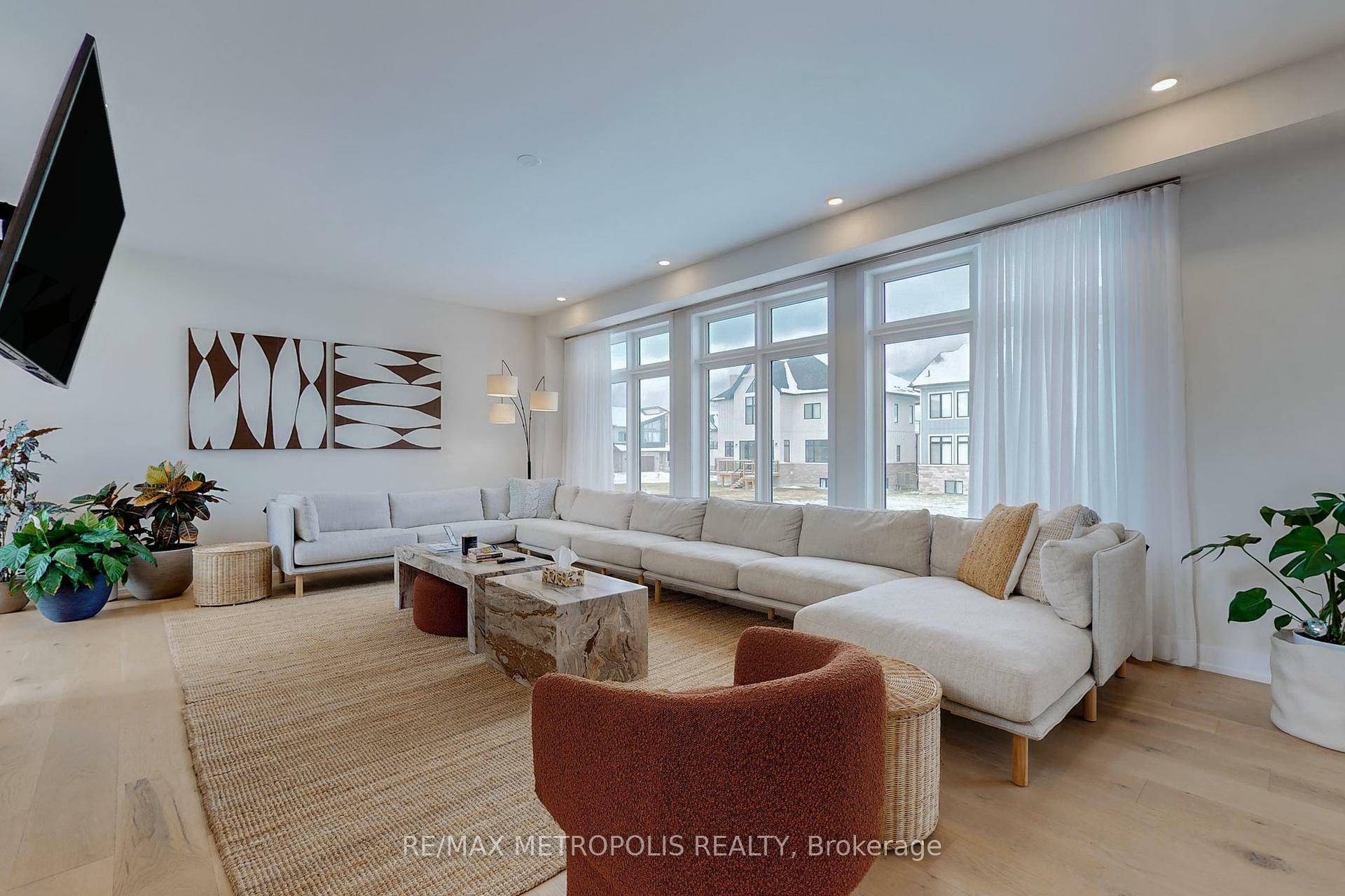 Property Photo: 104 Stoneleigh Drive ON L9Y 0V1