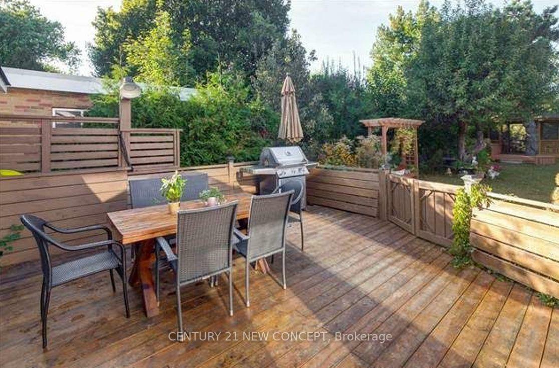 Property Photo: 312 Hendon Avenue ON M2M 1B2