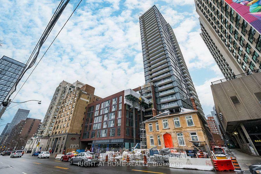 Property Photo:  308 Jarvis Street 3206  ON M5B 0E3 