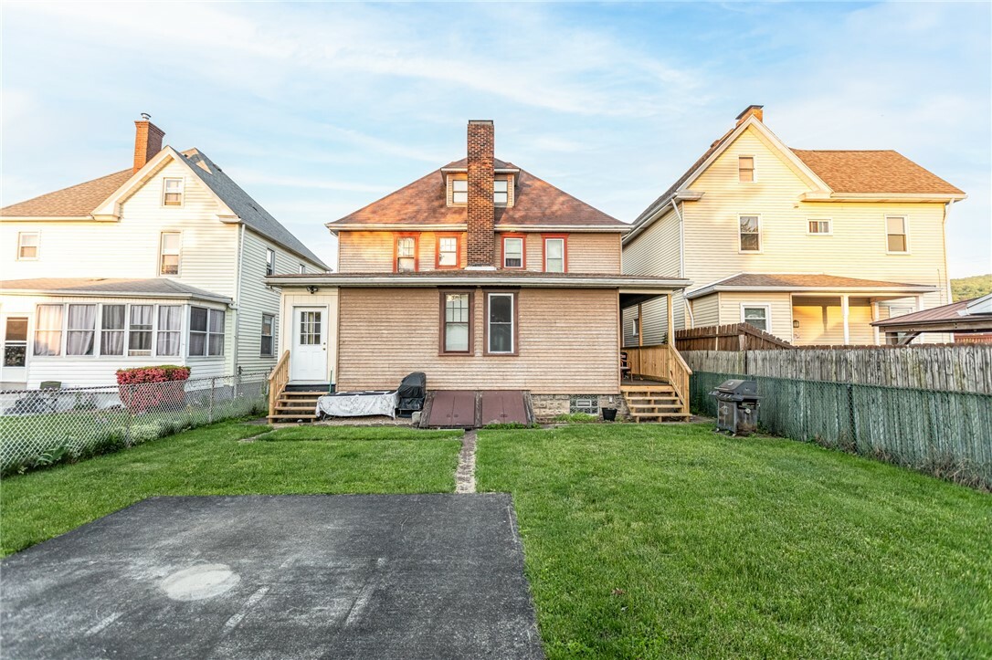 Property Photo: 1146/1146 1/2 Race St PA 15425