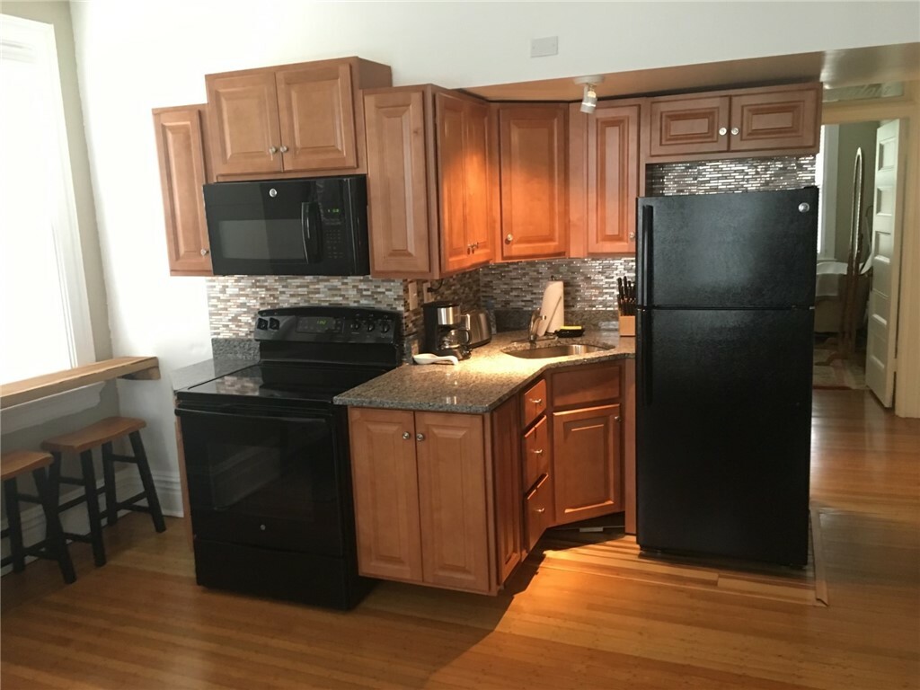 Property Photo: 421 S Pacific Ave 3 PA 15224