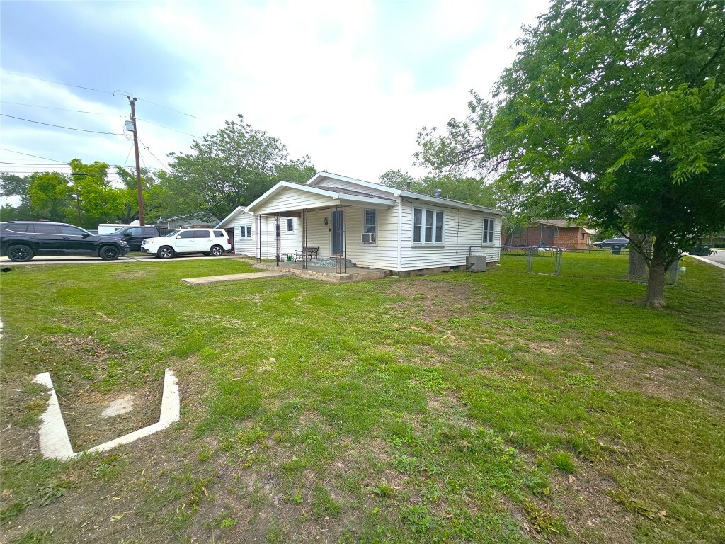 Property Photo: 511 S Meyer Street TX 78640