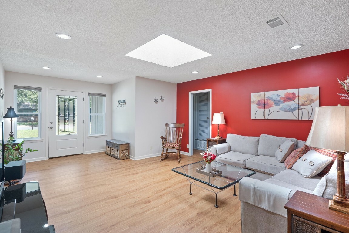 Property Photo: 2007 Matthews Lane TX 78745