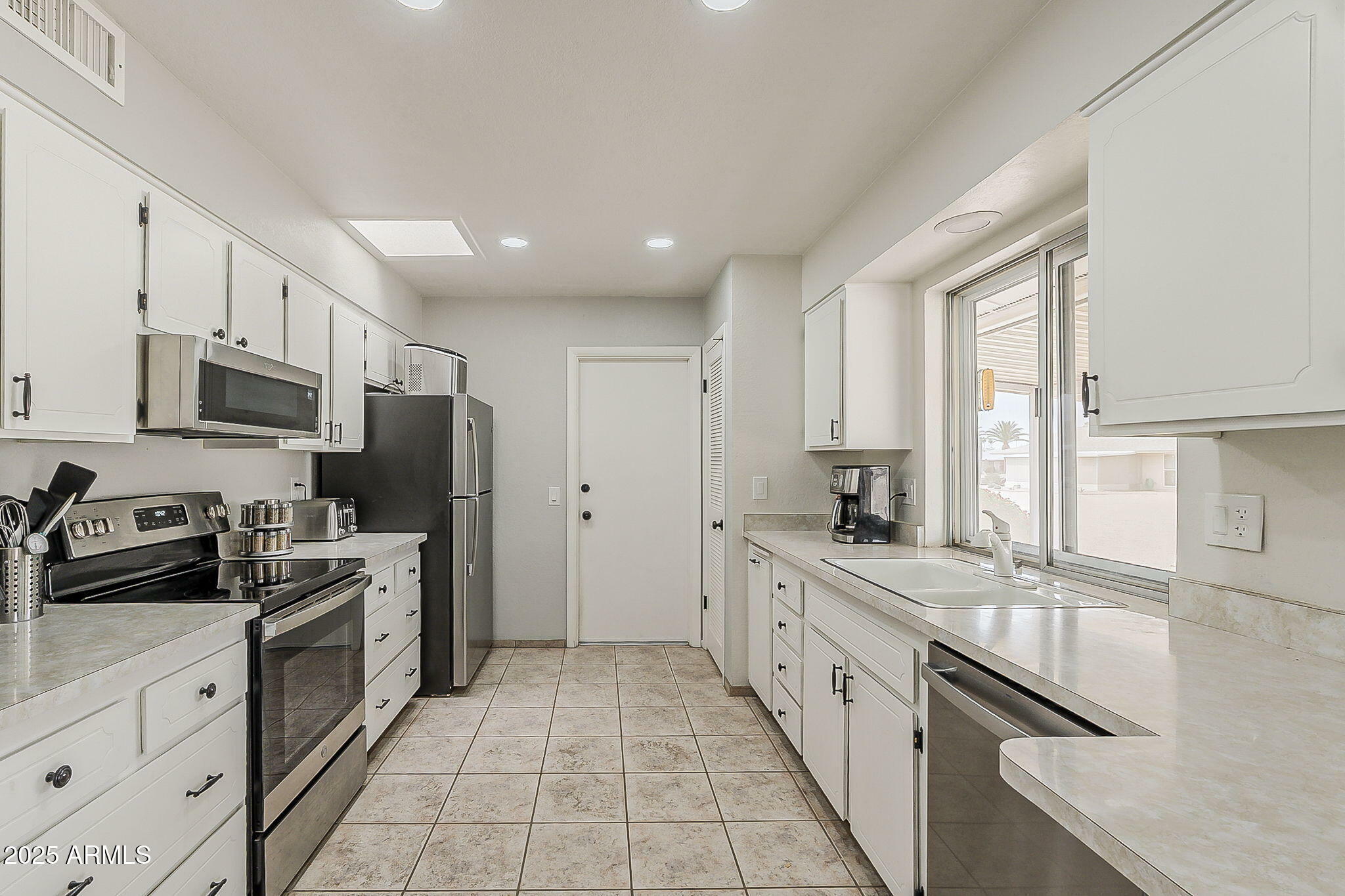 Property Photo: 9814 W Long Hills Drive AZ 85351