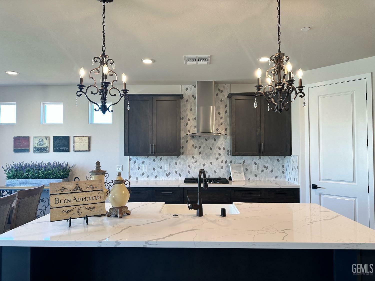 Property Photo: 11118 Irontooth Avenue CA 93311