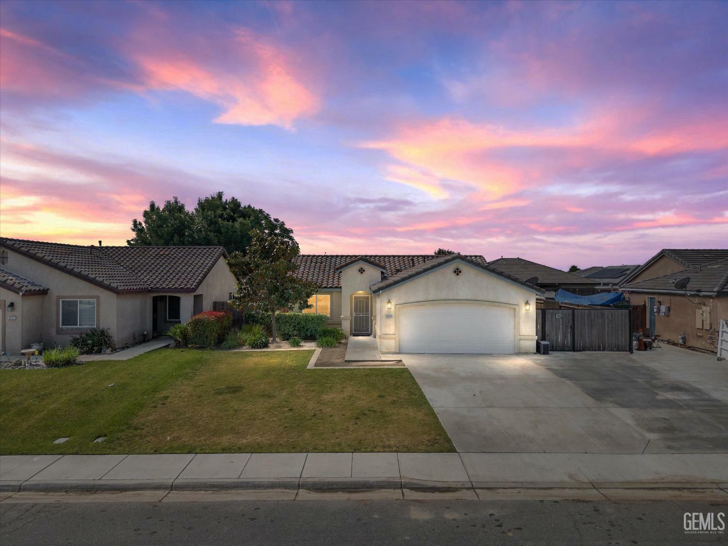 Property Photo: 9407 Sleepy Hollow Lane CA 93311