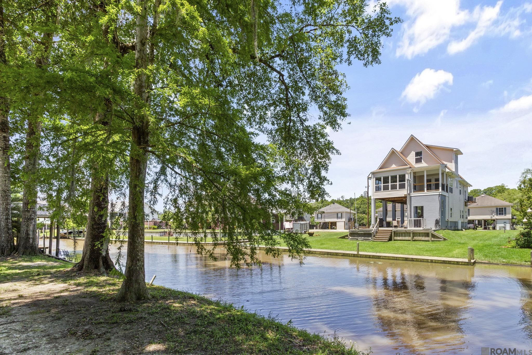 Property Photo: 14442 Samantha Dr LA 70726