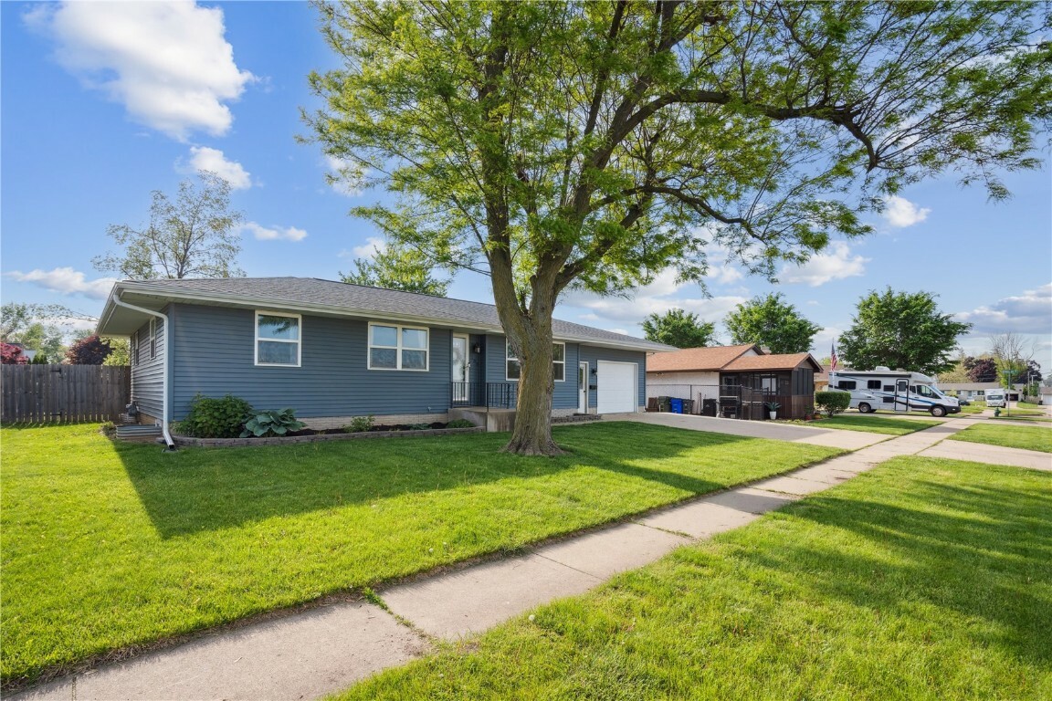 Property Photo: 135 31st Street NW IA 52405