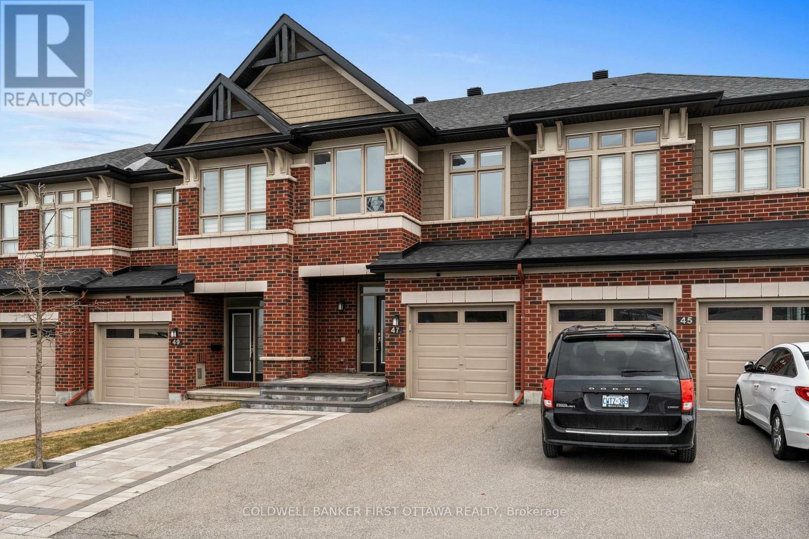 Property Photo: 47 Salamander Way ON K1X 0E9