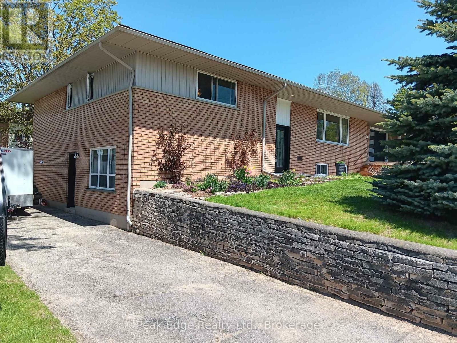 Property Photo: 30 7 Th Street ON N4N 1G2