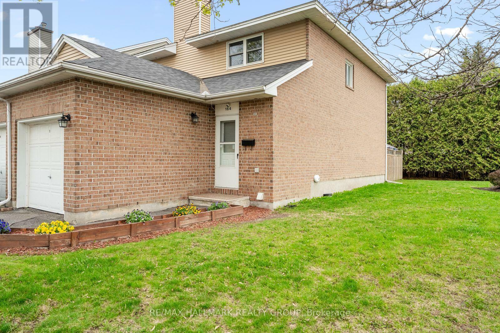 Photo de la propriété: 164 Bentbrook Crescent 1 ON K2J 3Y3